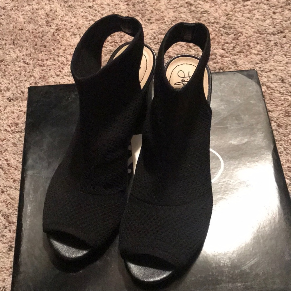 Life stride open toe heel shoes